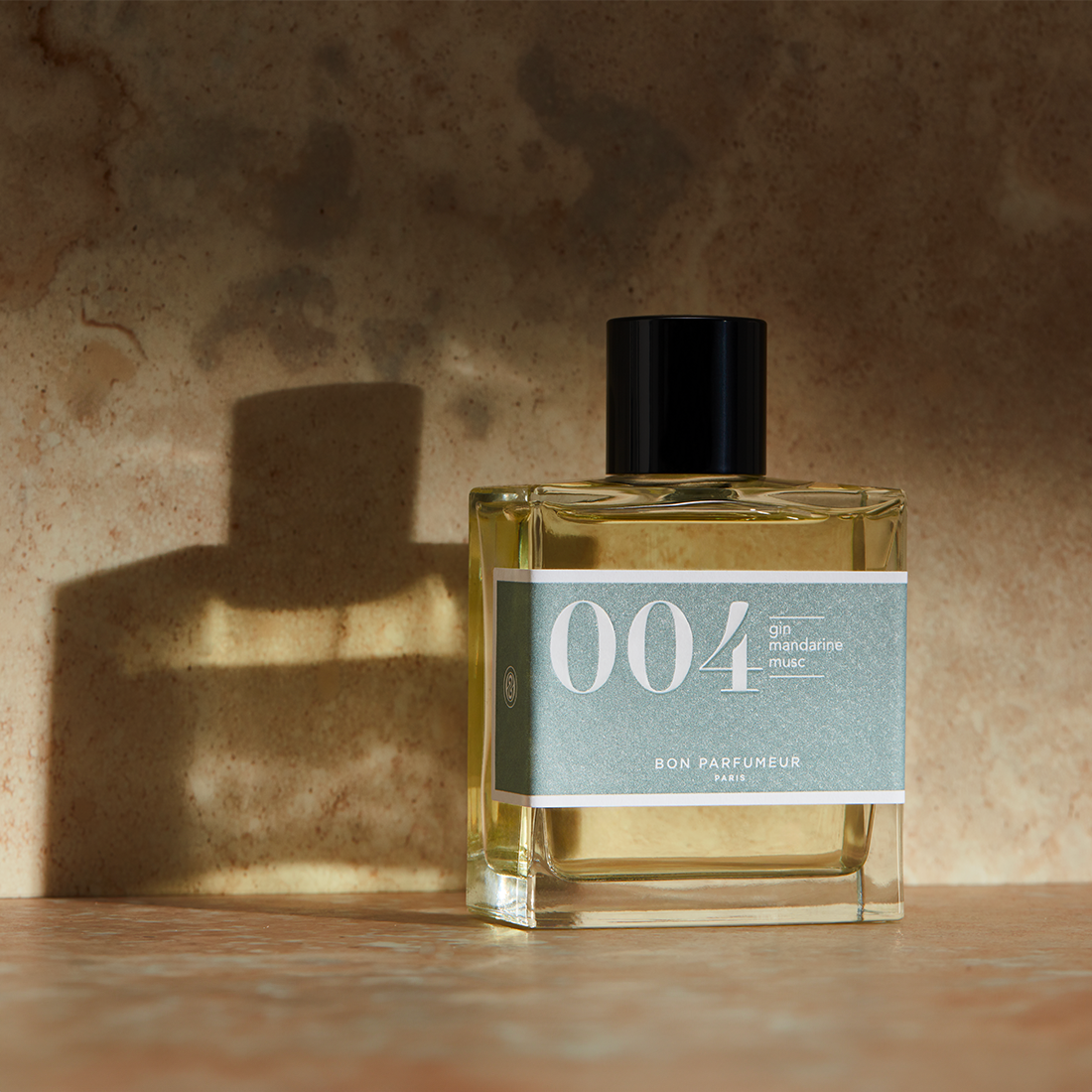 Eau de parfum 004 with gin, mandarin and musk