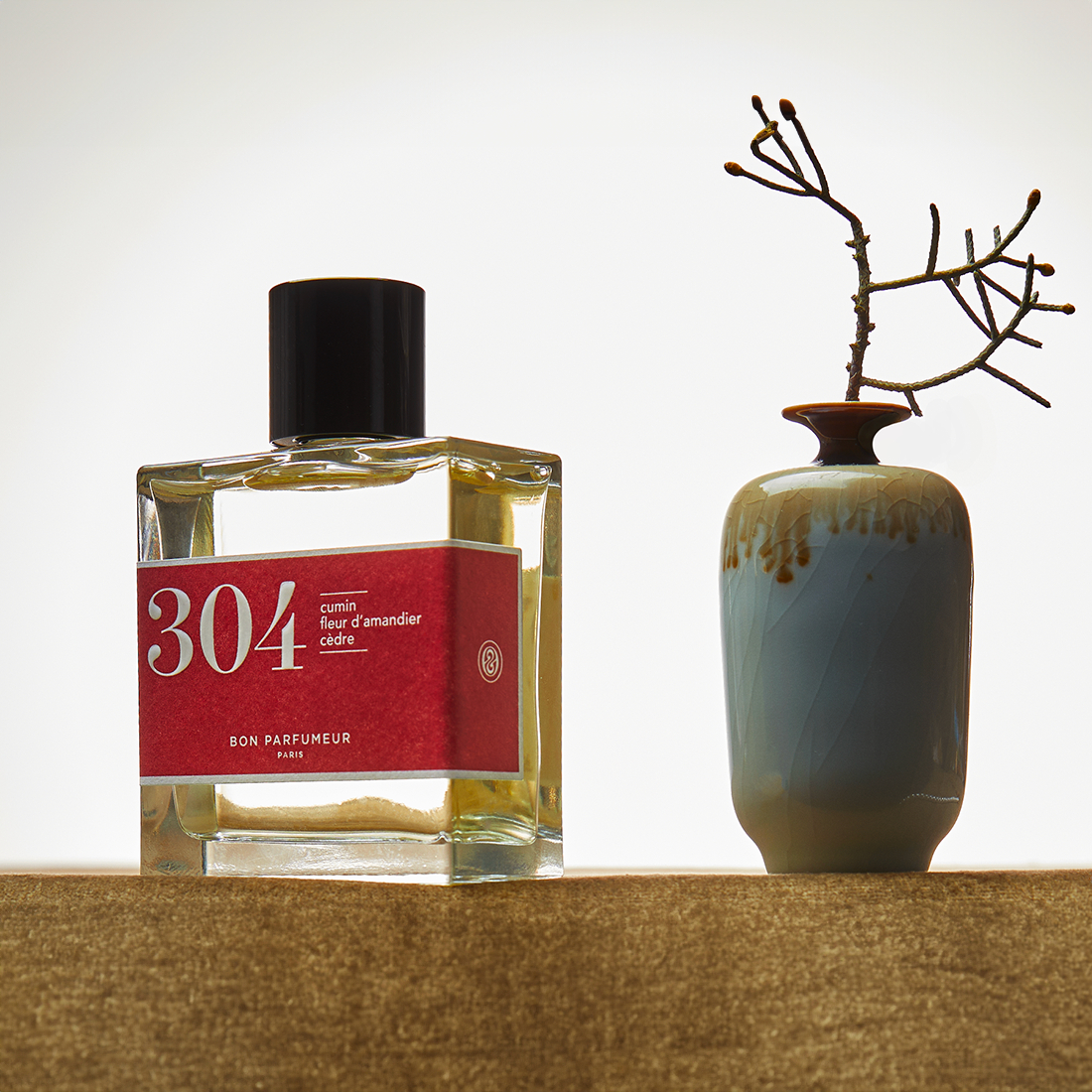 Eau de parfum 304 with cumin, almond blossom and cedarwood