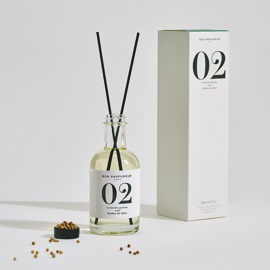 Candle 02 with coriander seeds, honey and tobacco leaves – Bon